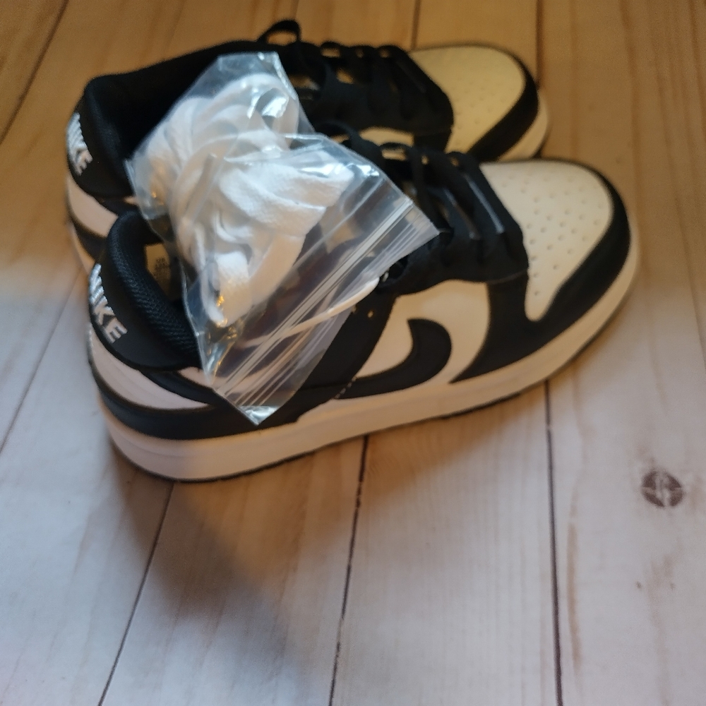 Kids tennis ahoes